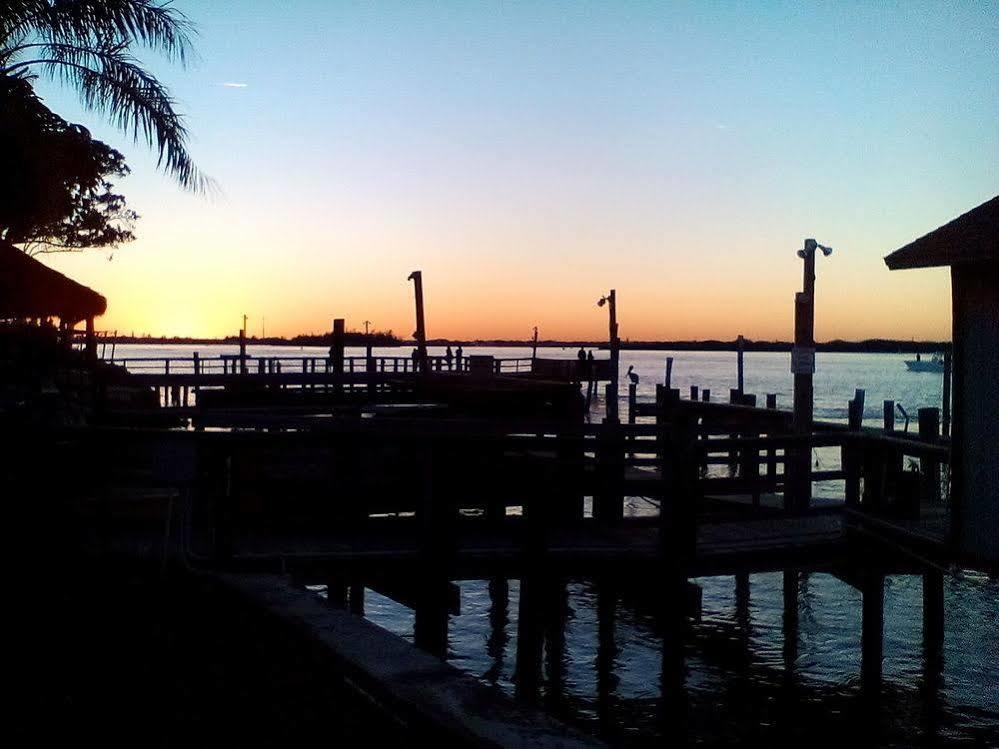 Dockside Inn&Resort Fort Pierce Exteriör bild