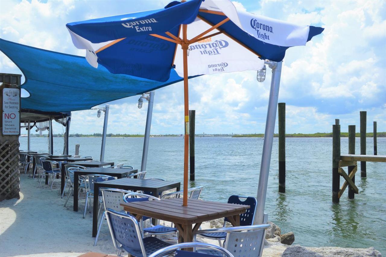Dockside Inn&Resort Fort Pierce Exteriör bild